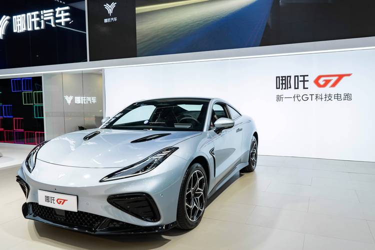 广州36哪吒汽车在智能汽车领域的表现，领途汽车在新能源汽车市场中的影响力